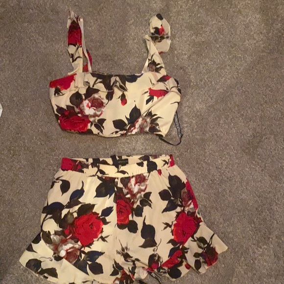 PrettyLittleThing Pants - PLT floral short and top set. Never worn